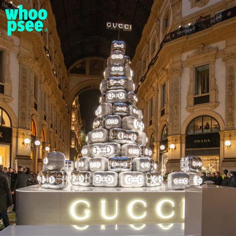 gucci cafe milano chiude|albero di natale gucci milano.